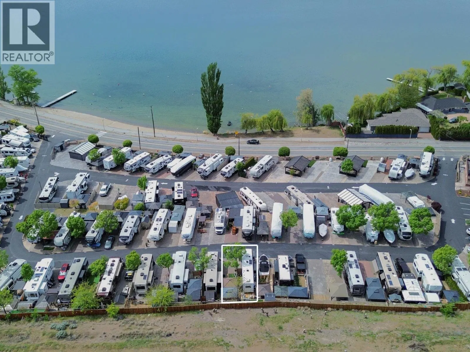 Photo 3 of 20 at 3207 Lakeshore Drive