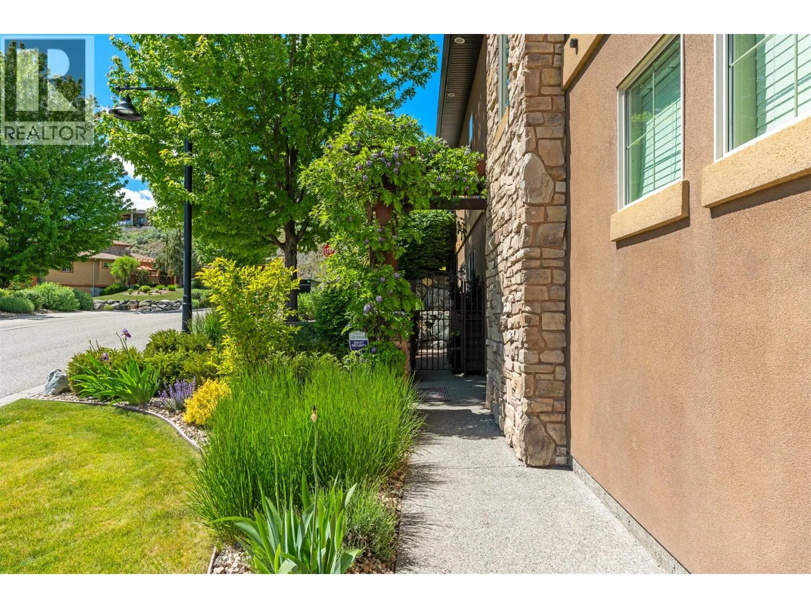 Photo 5 of 70 at 325 Cordon Place