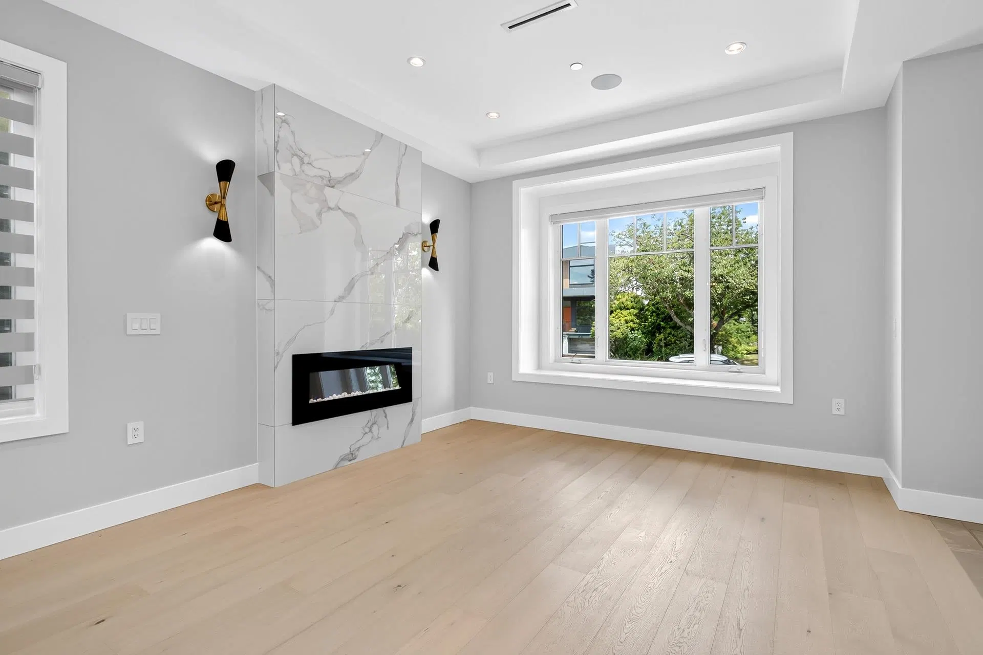 Photo 3 of 16 at 3964 W 21st Avenue