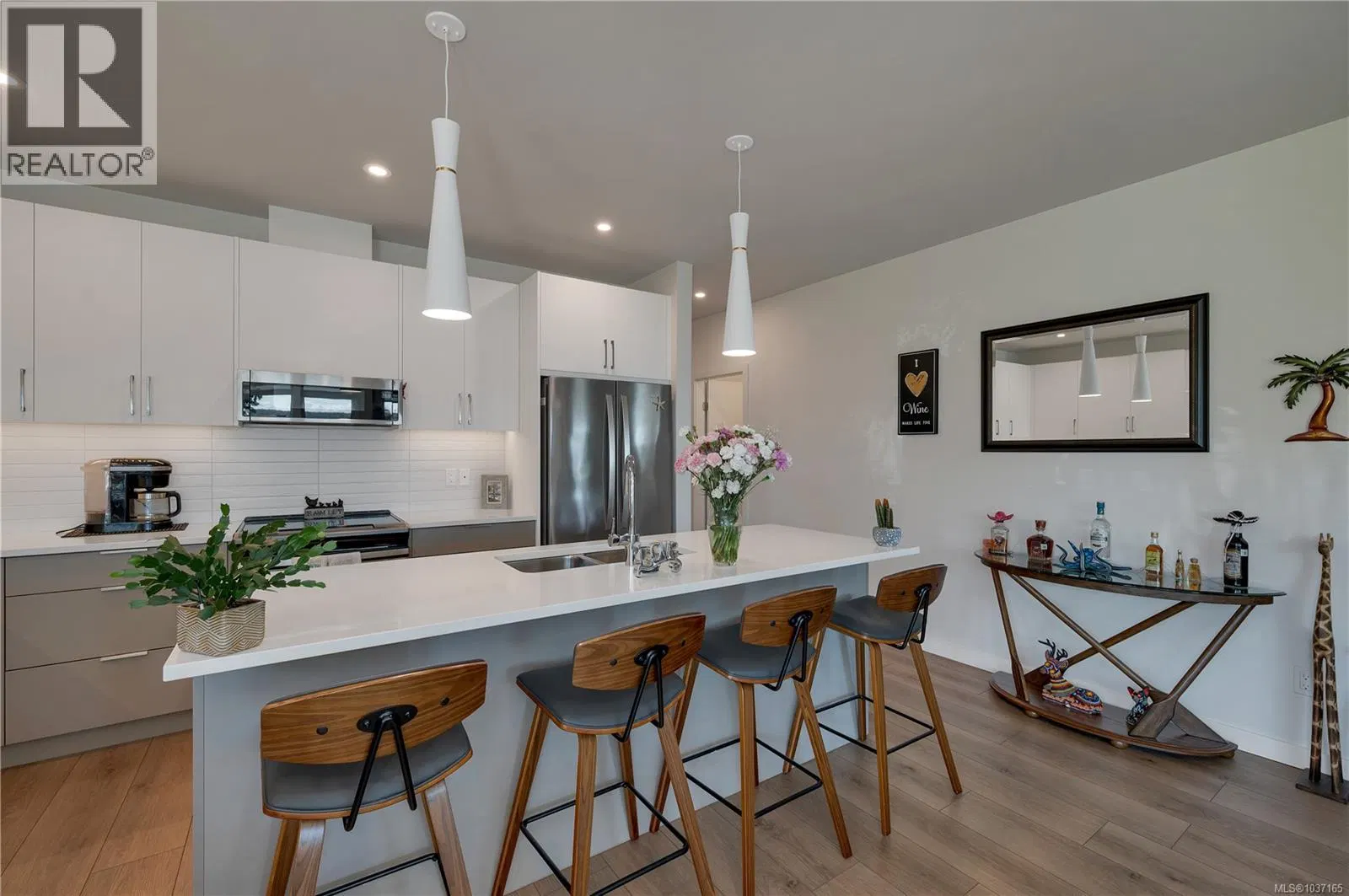 Photo 3 of 61 at #102 – 684 Island Highway