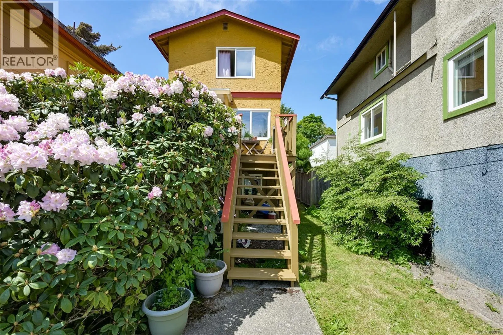 Photo 4 of 80 at 1620 Camosun Street