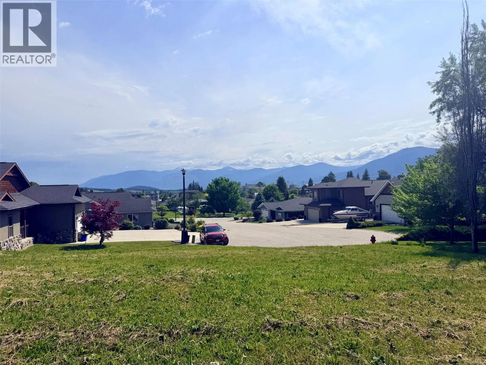 Photo 5 of 10 at 722 Mountain Springs Crescent