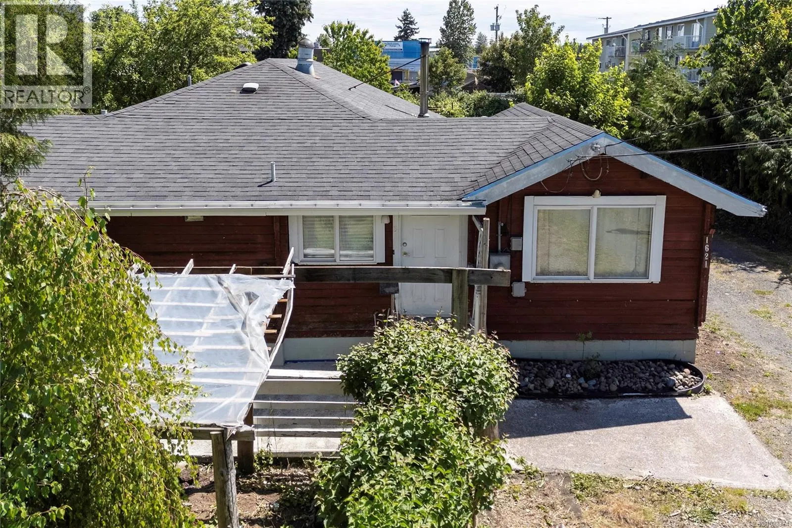 Photo 1 of 16 at 1621 Redwood Street