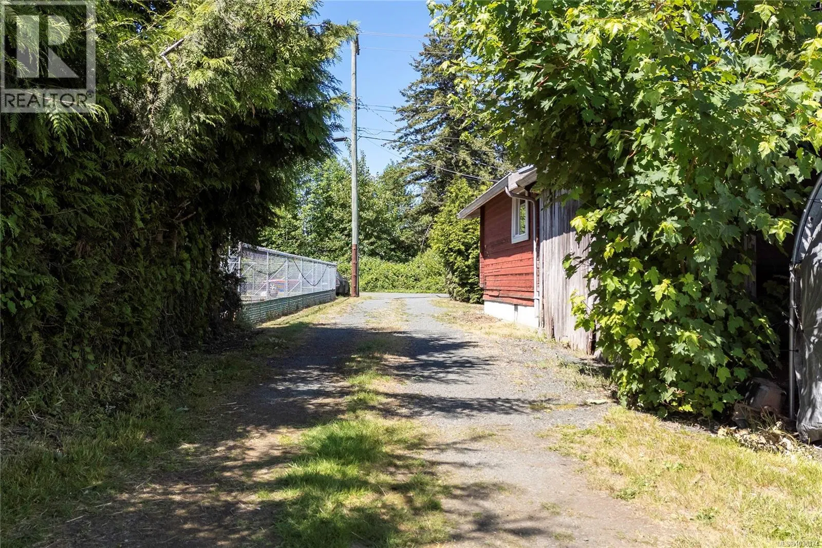 Photo 3 of 16 at 1621 Redwood Street