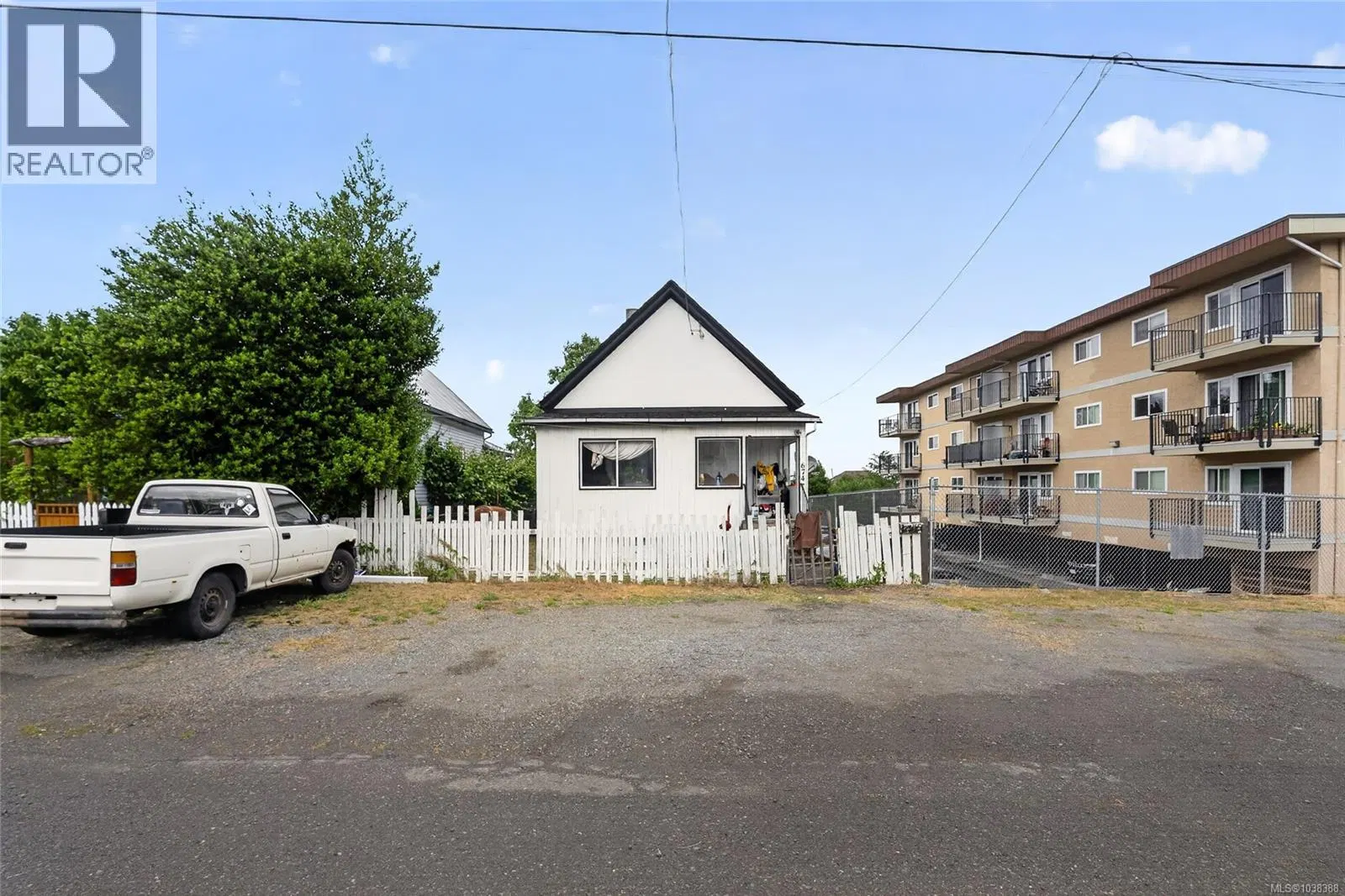 Photo 1 of 5 at 674 Farquhar Street