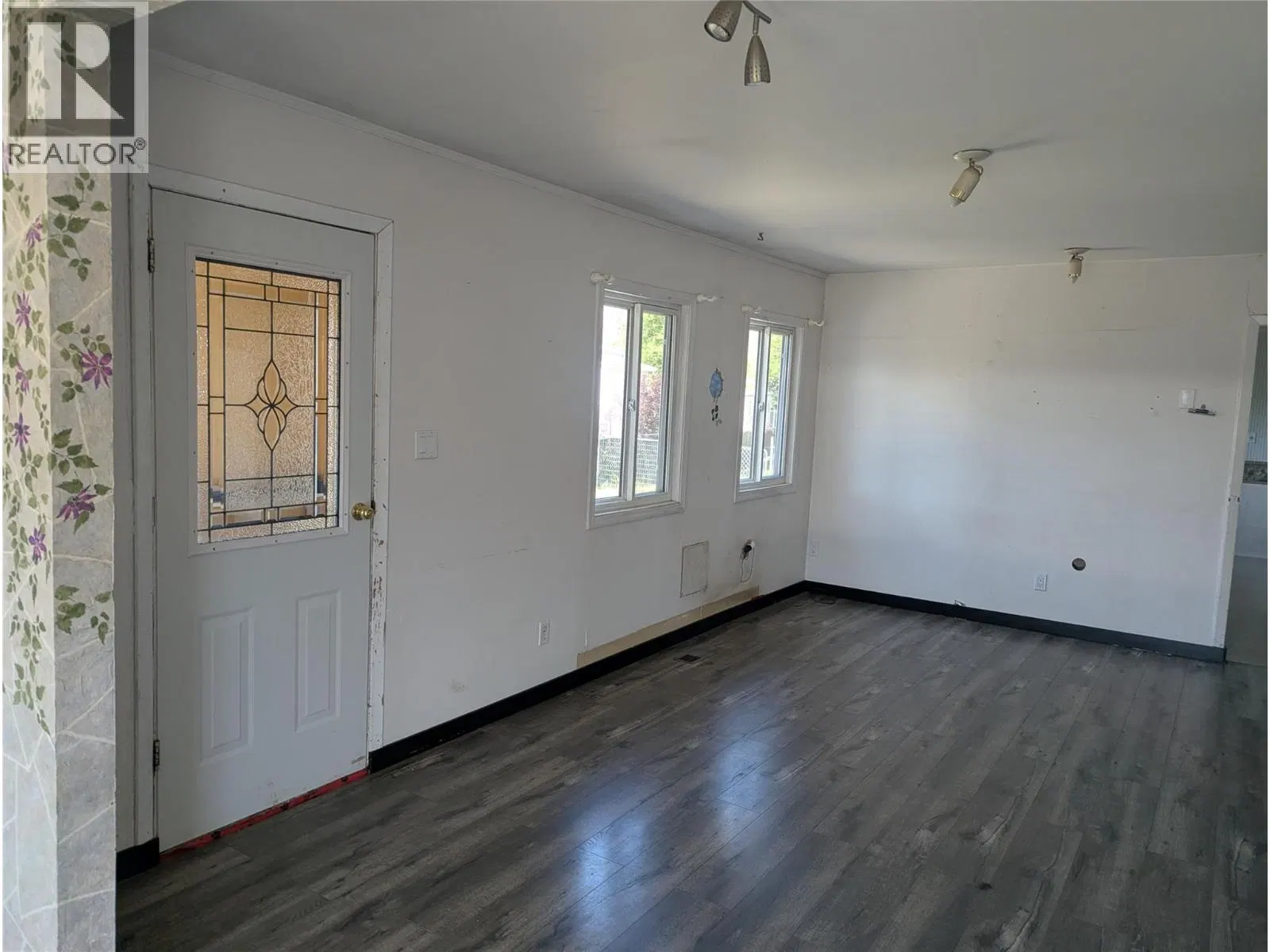 Photo 5 of 32 at 4933 Anker Road