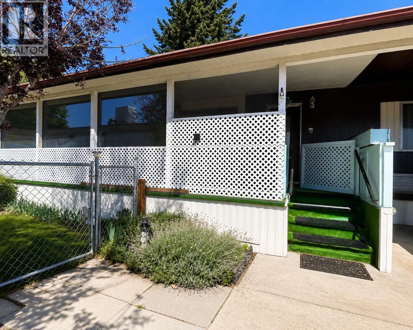 Photo 4 of 59 at #110 – 3745 Lakeshore Road
