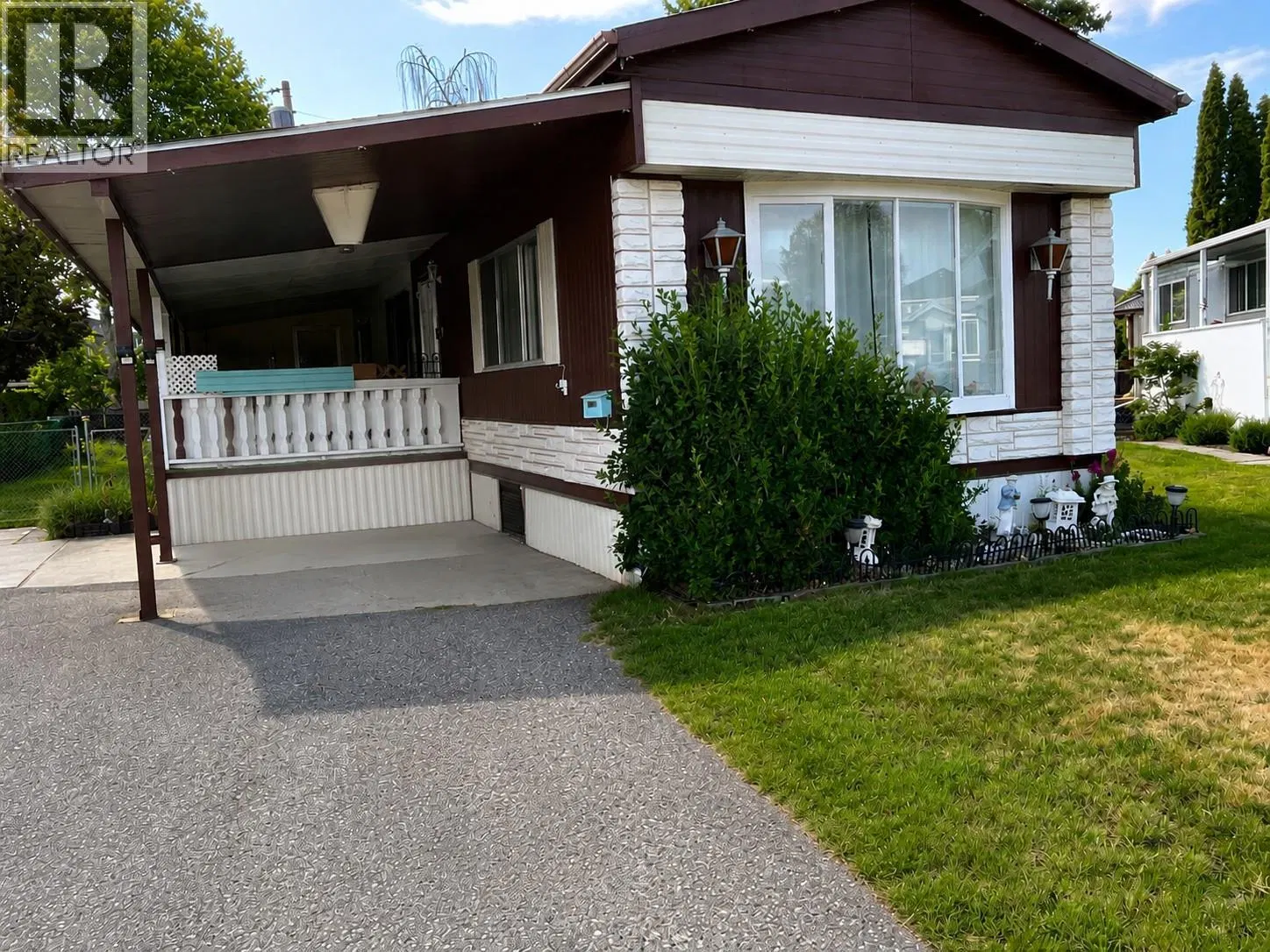 Photo 5 of 59 at #110 – 3745 Lakeshore Road