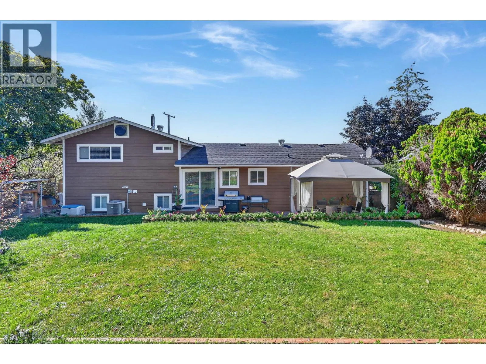 Photo 5 of 41 at 10911 Sherman Drive