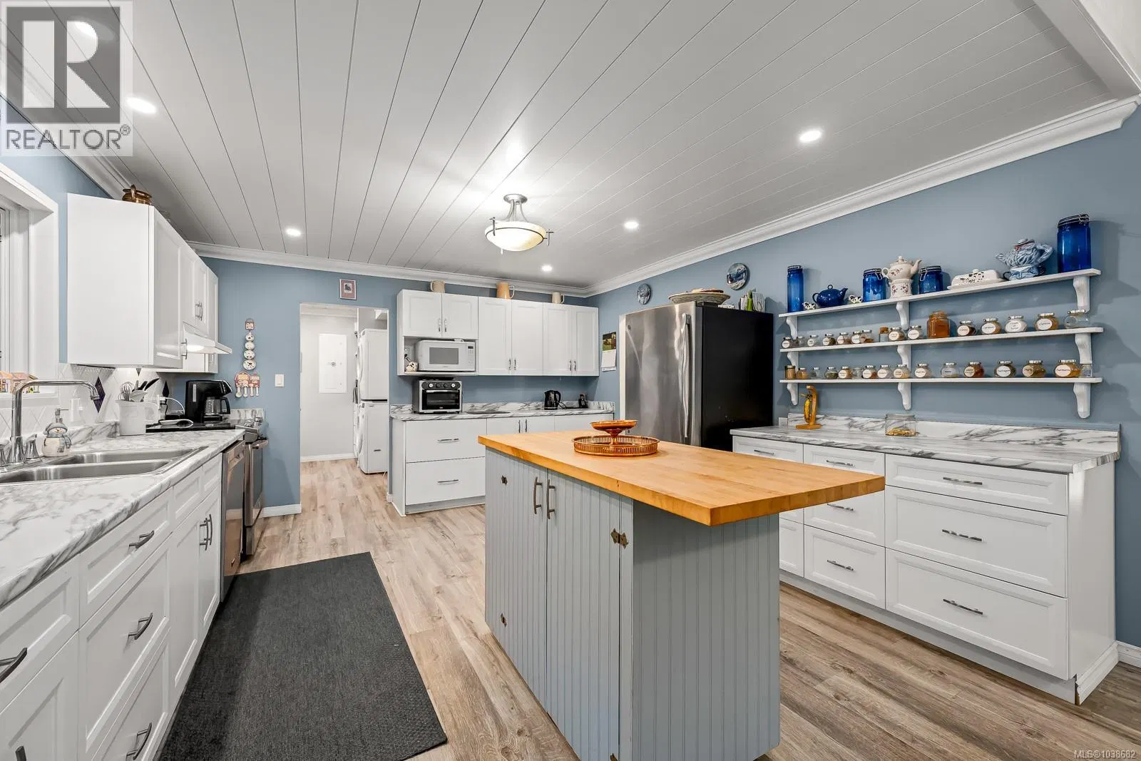 Photo 3 of 90 at 2468 Endall Road
