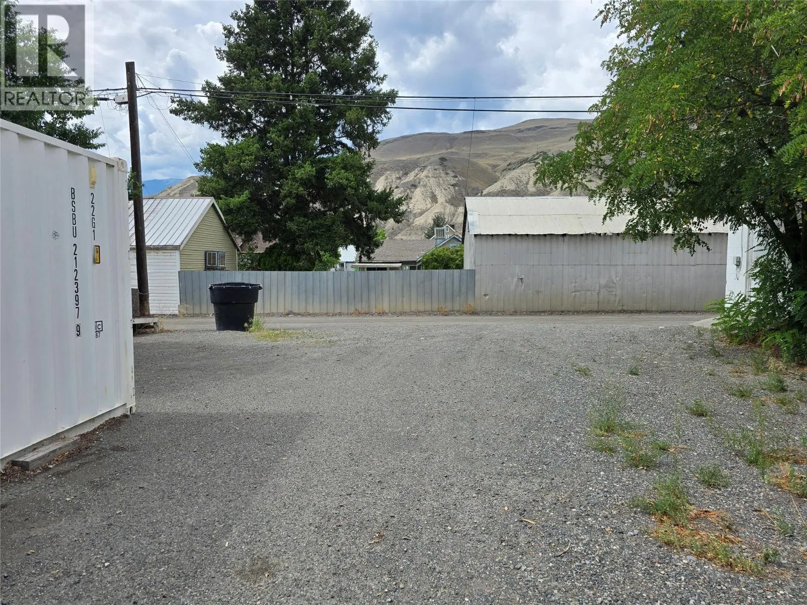 Photo 3 of 4 at 207 RAILWAY Avenue