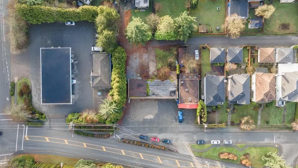 Photo 3 of 16 at 12758 28 Avenue