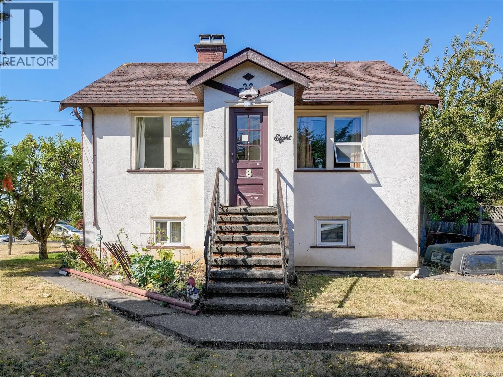 8 Camden Avenue