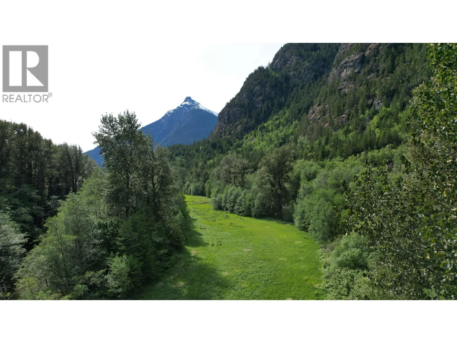 Photo 1 of 21 at SE 1/4 – SEC 29 MACKENZIE 20 Highway
