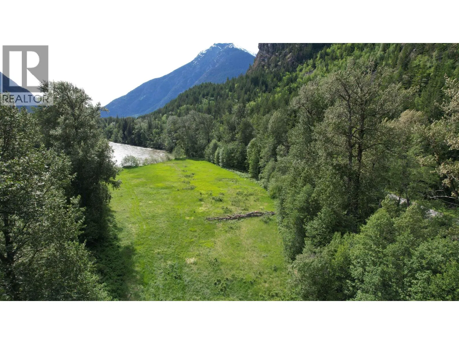 Photo 2 of 21 at SE 1/4 – SEC 29 MACKENZIE 20 Highway