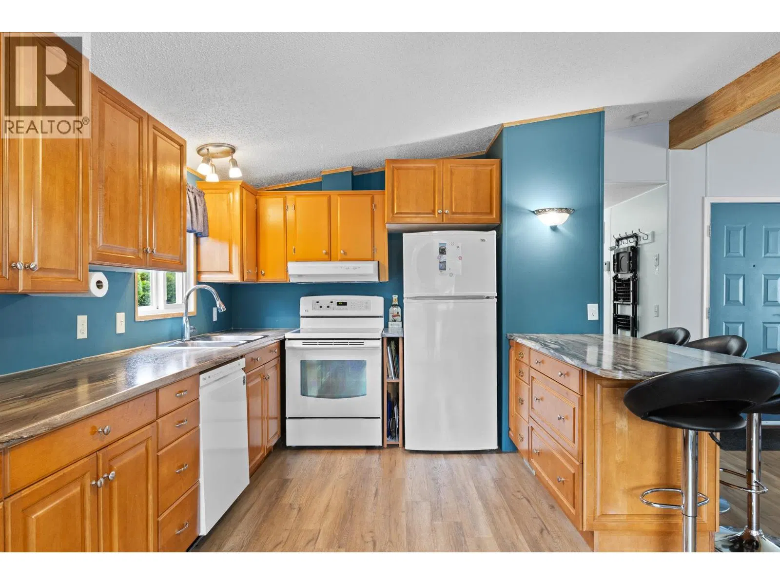Photo 5 of 30 at #62 – 3535 Casorso Road