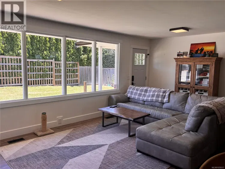 Photo 4 of 51 at 5054 Dundalk Avenue