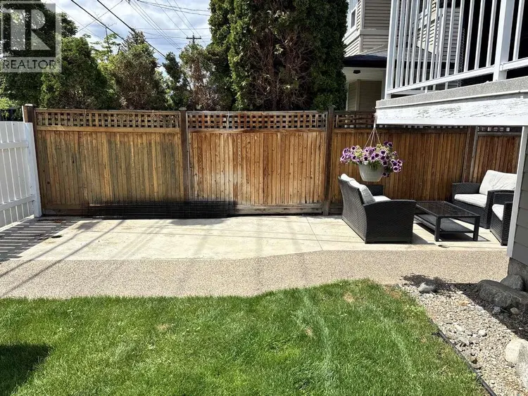 Photo 3 of 50 at 453 Alexander Avenue