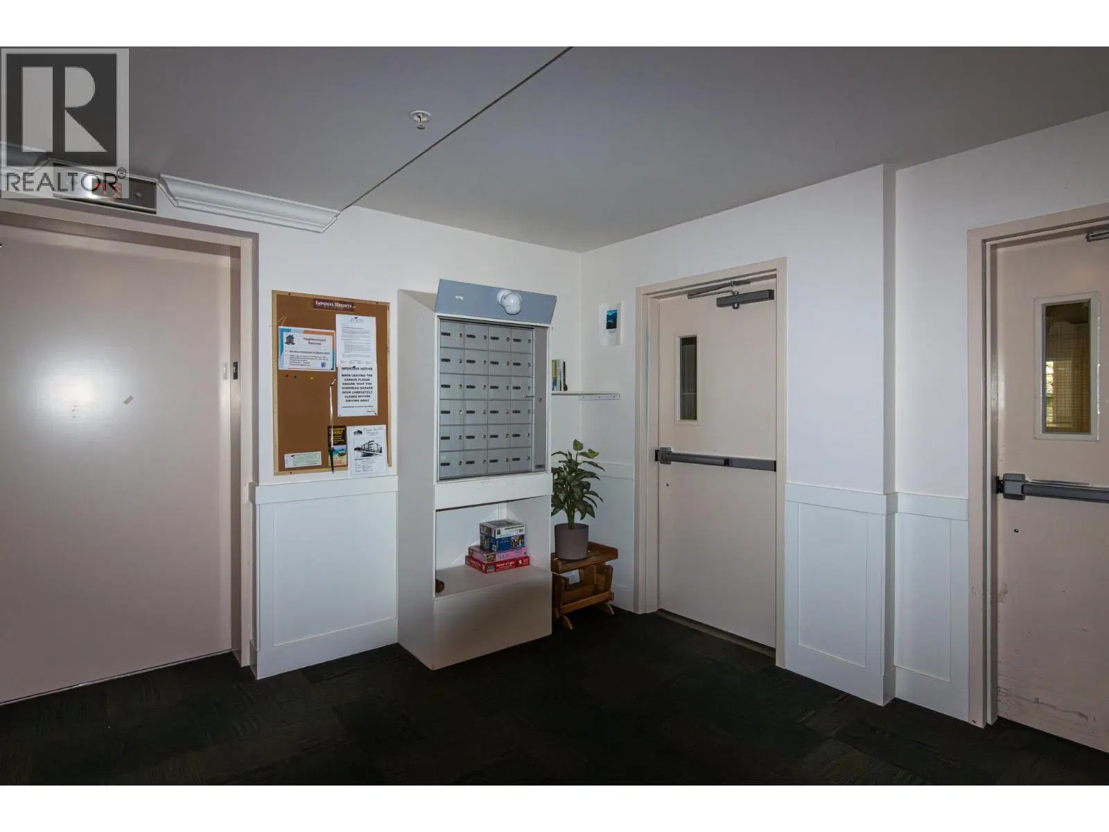 Photo 5 of 45 at #402 – 330 4 Avenue