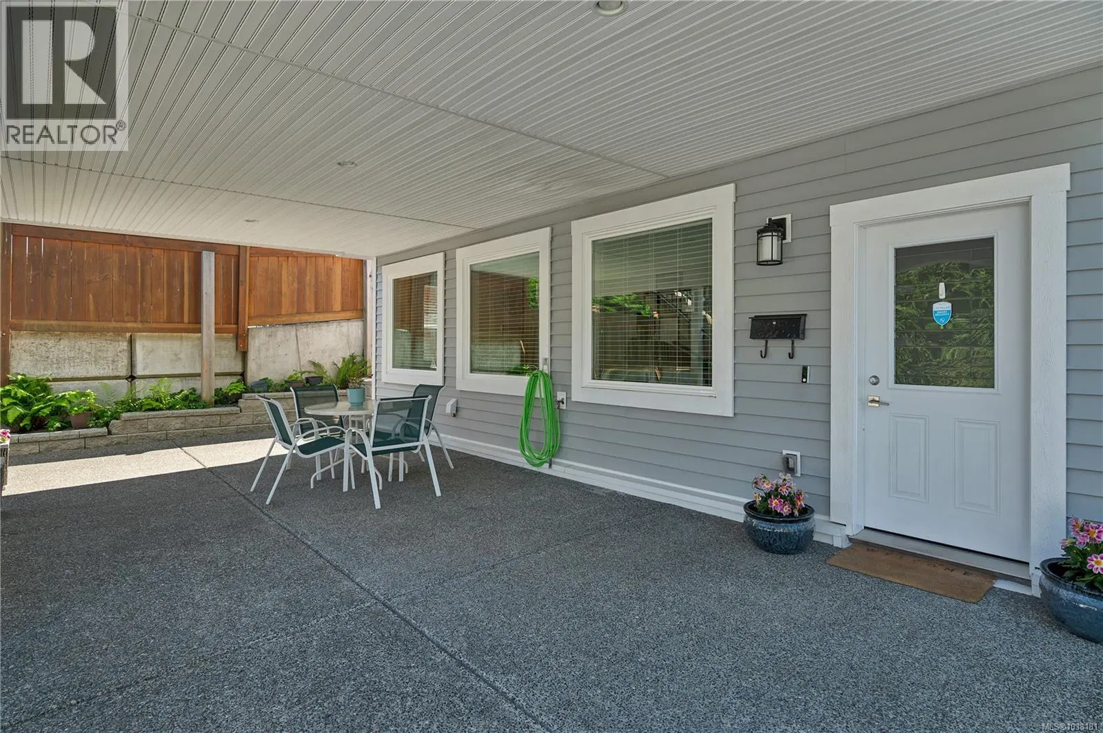 Photo 5 of 61 at 2613 Sunderland Road
