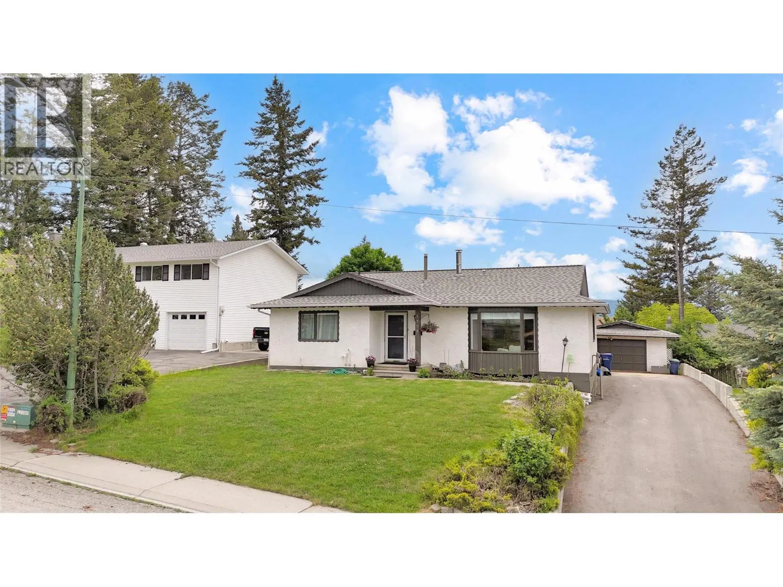Photo 2 of 43 at 1708 MT NELSON Crescent