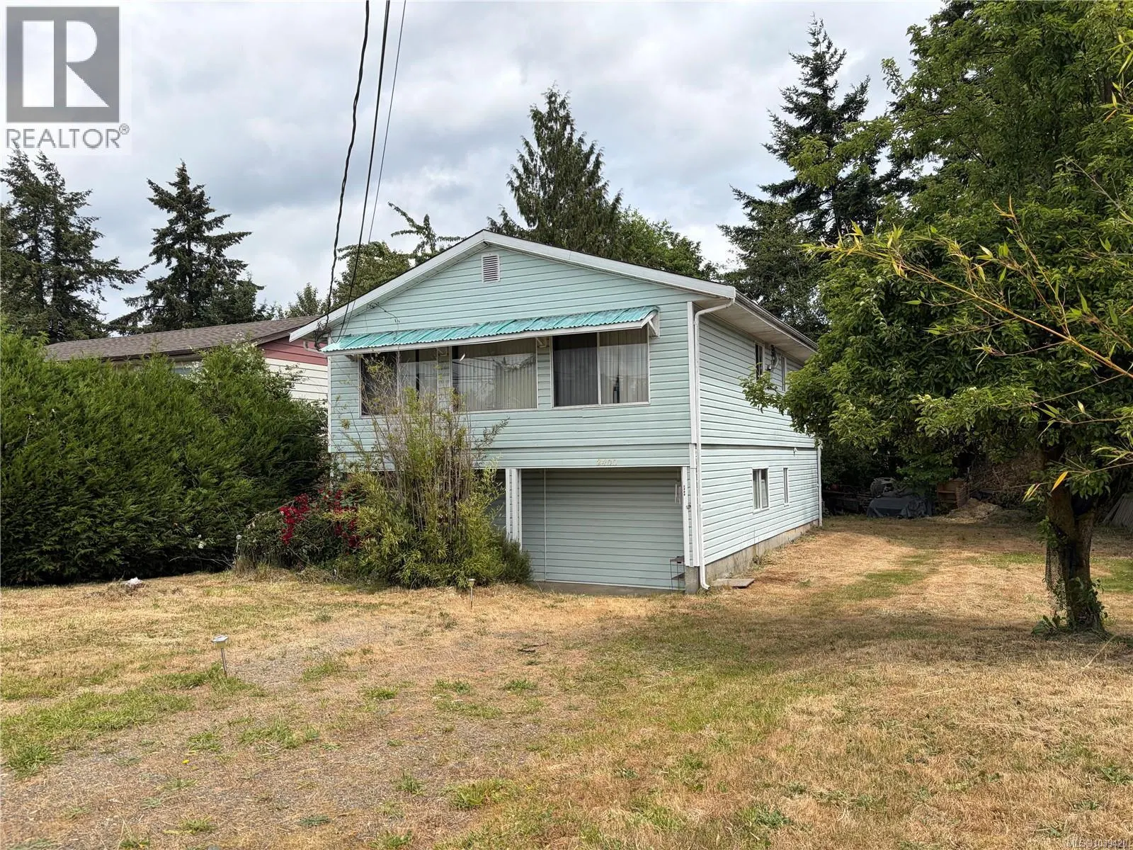 Photo 2 of 10 at 2400 Fitzgerald Avenue