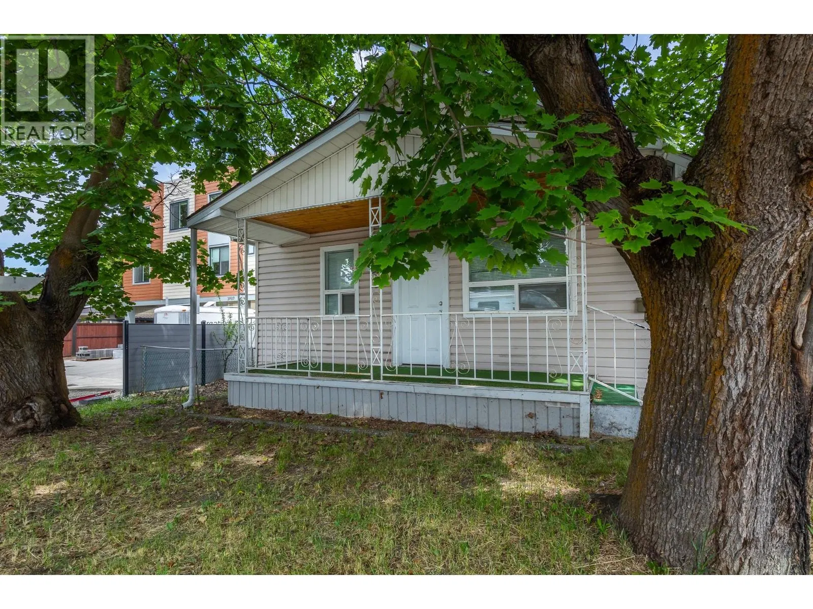 Photo 4 of 44 at 3905 26 Street