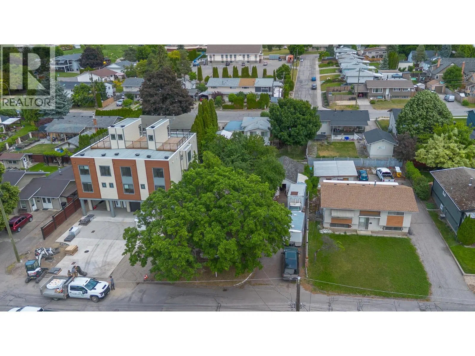 Photo 5 of 44 at 3905 26 Street