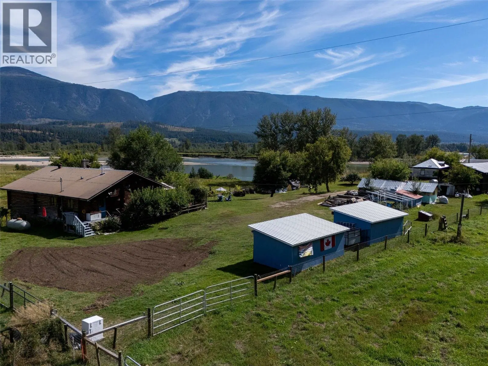 Photo 3 of 71 at 8572 YELLOWHEAD Highway