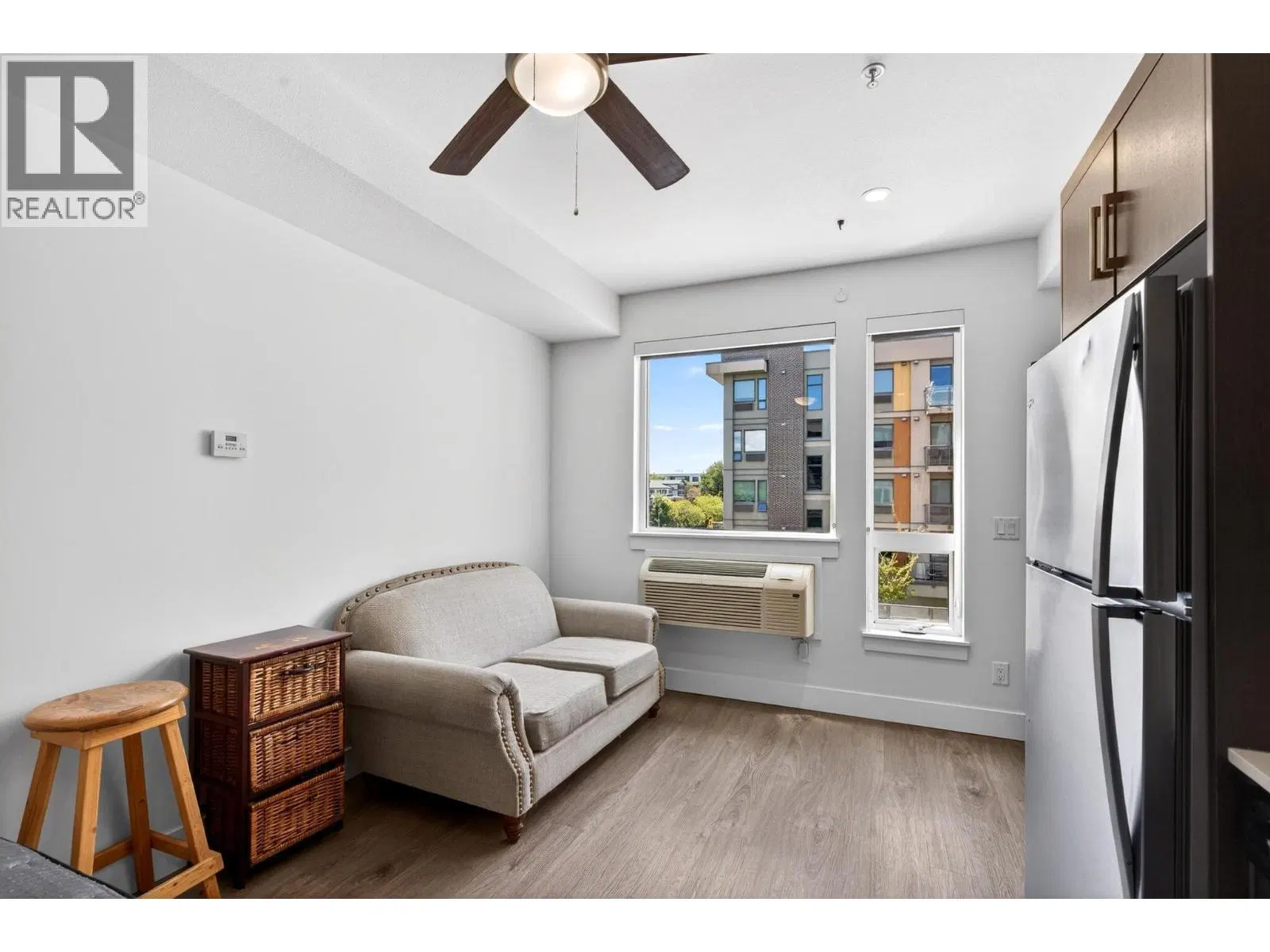 Photo 5 of 29 at #424 – 925 Leon Avenue