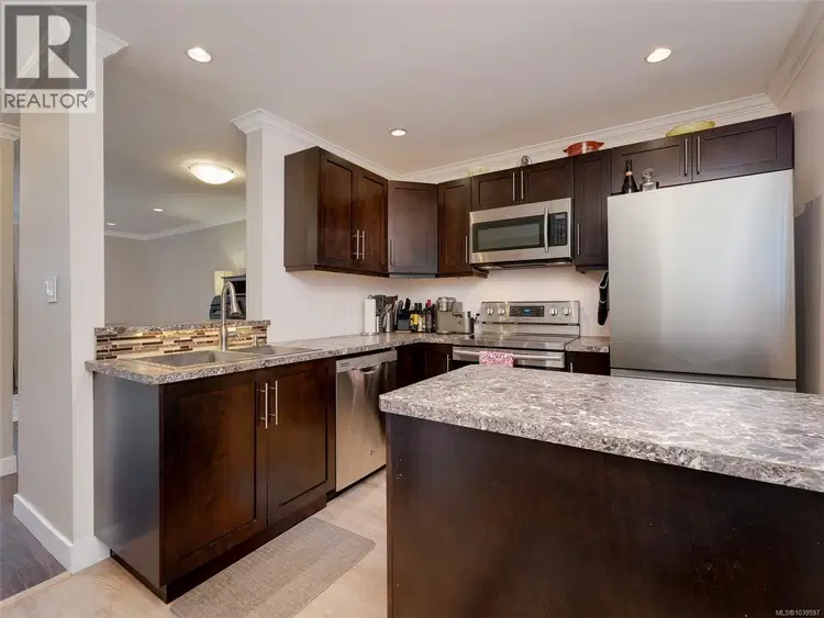 #201 – 991 Cloverdale Avenue