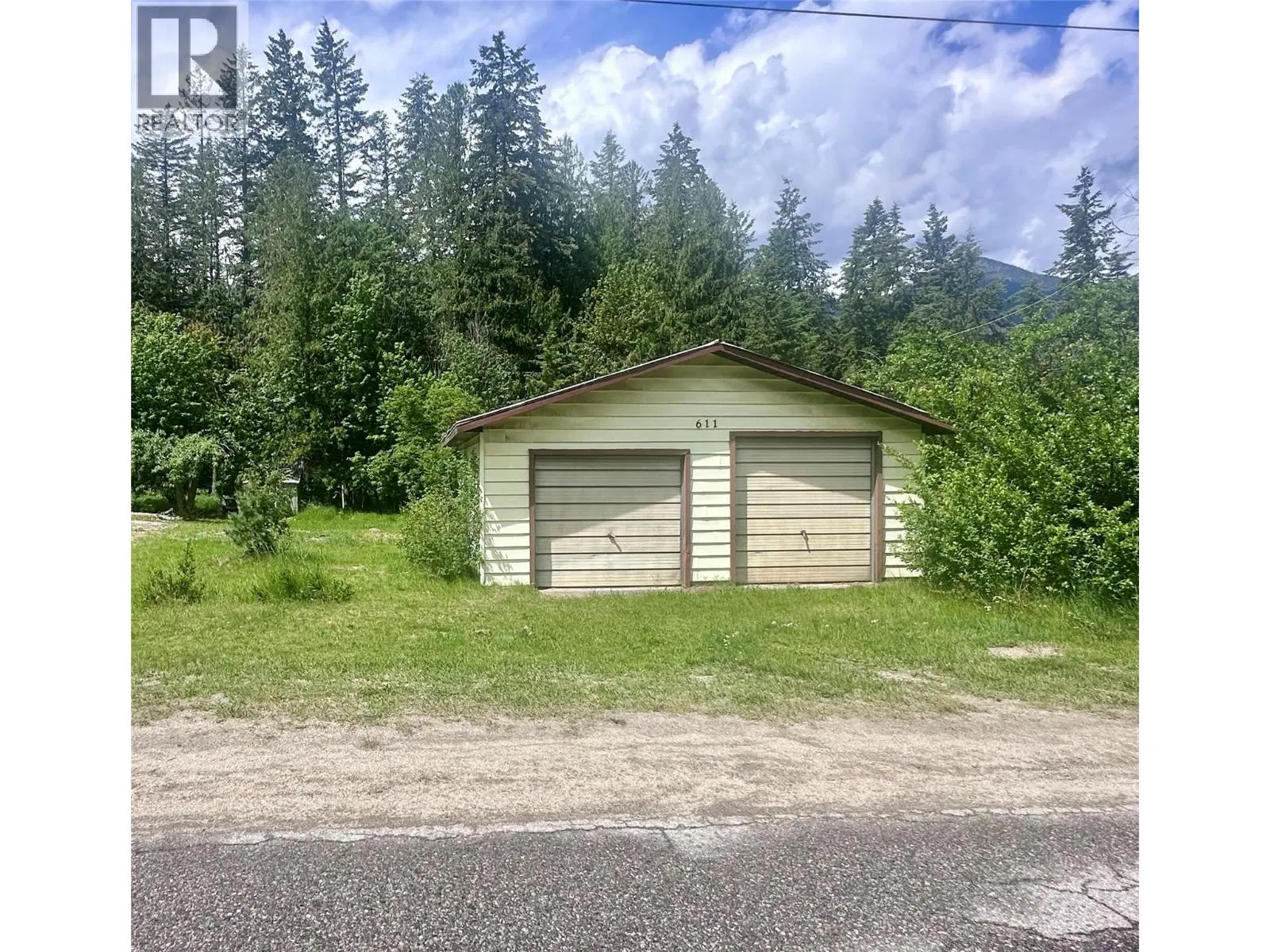 Photo 2 of 19 at 611 Slocan Street