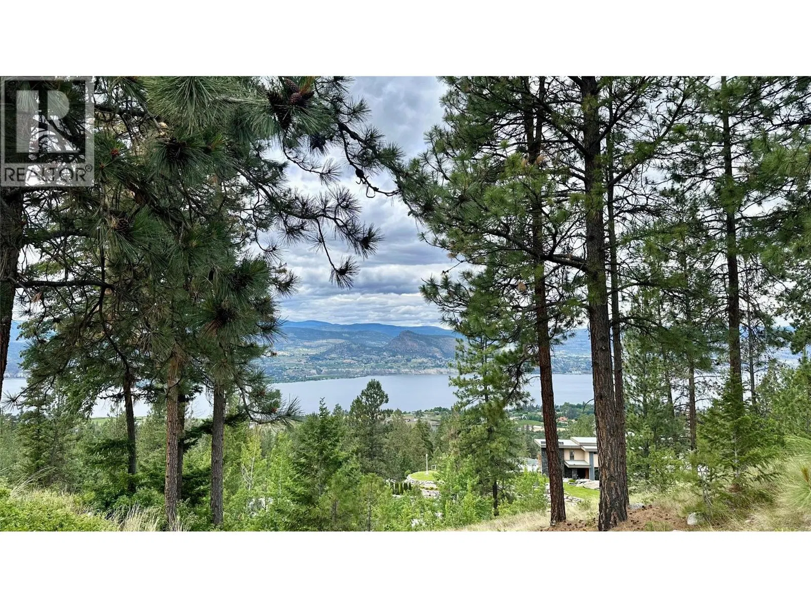 Photo 1 of 19 at 3451 Arawana Road