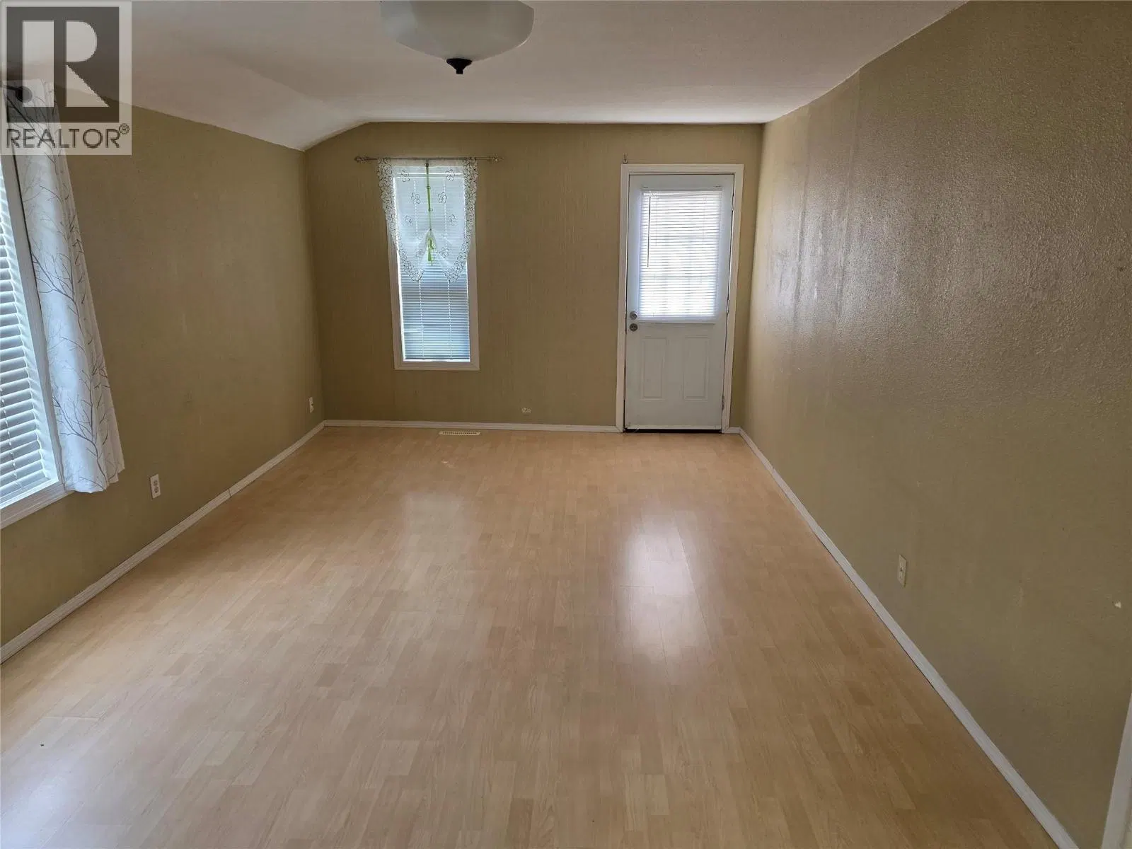 Photo 3 of 17 at 700 99 Avenue