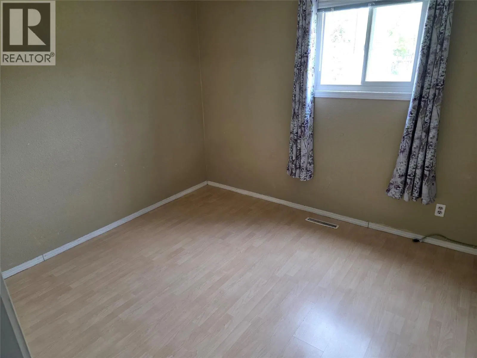 Photo 4 of 17 at 700 99 Avenue