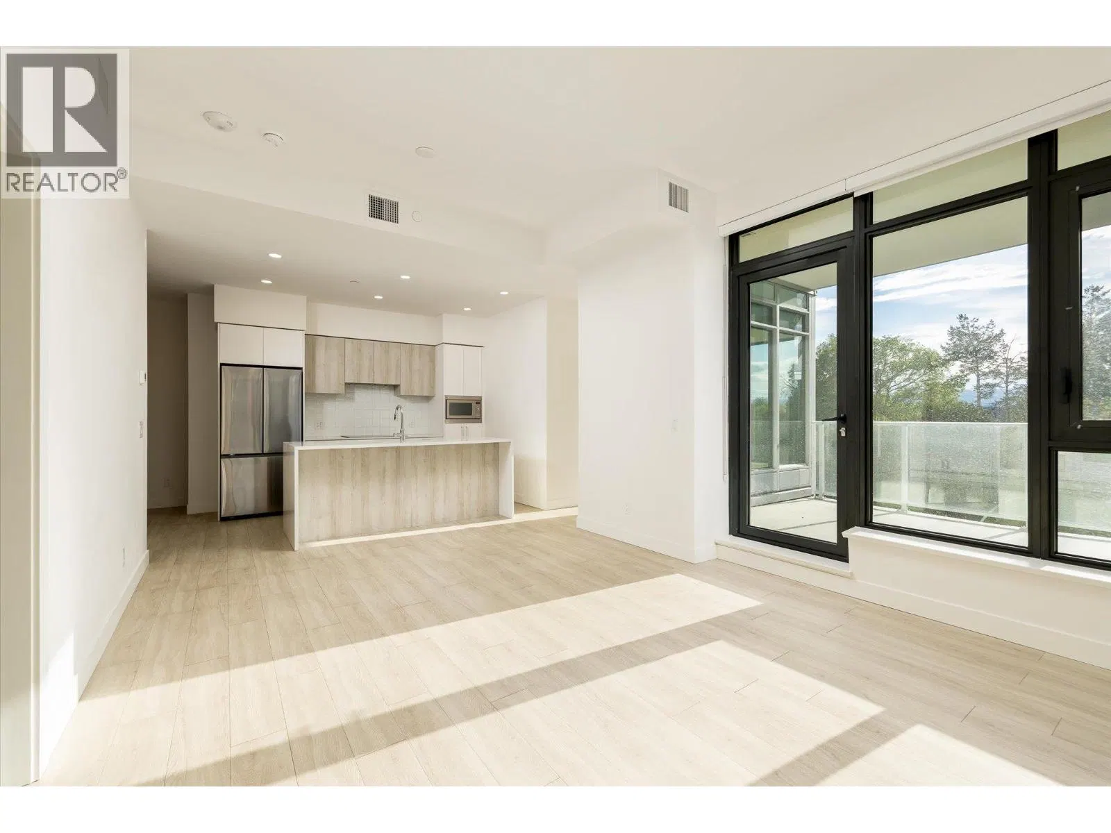 Photo 3 of 53 at #408 – 3699 Capozzi Road