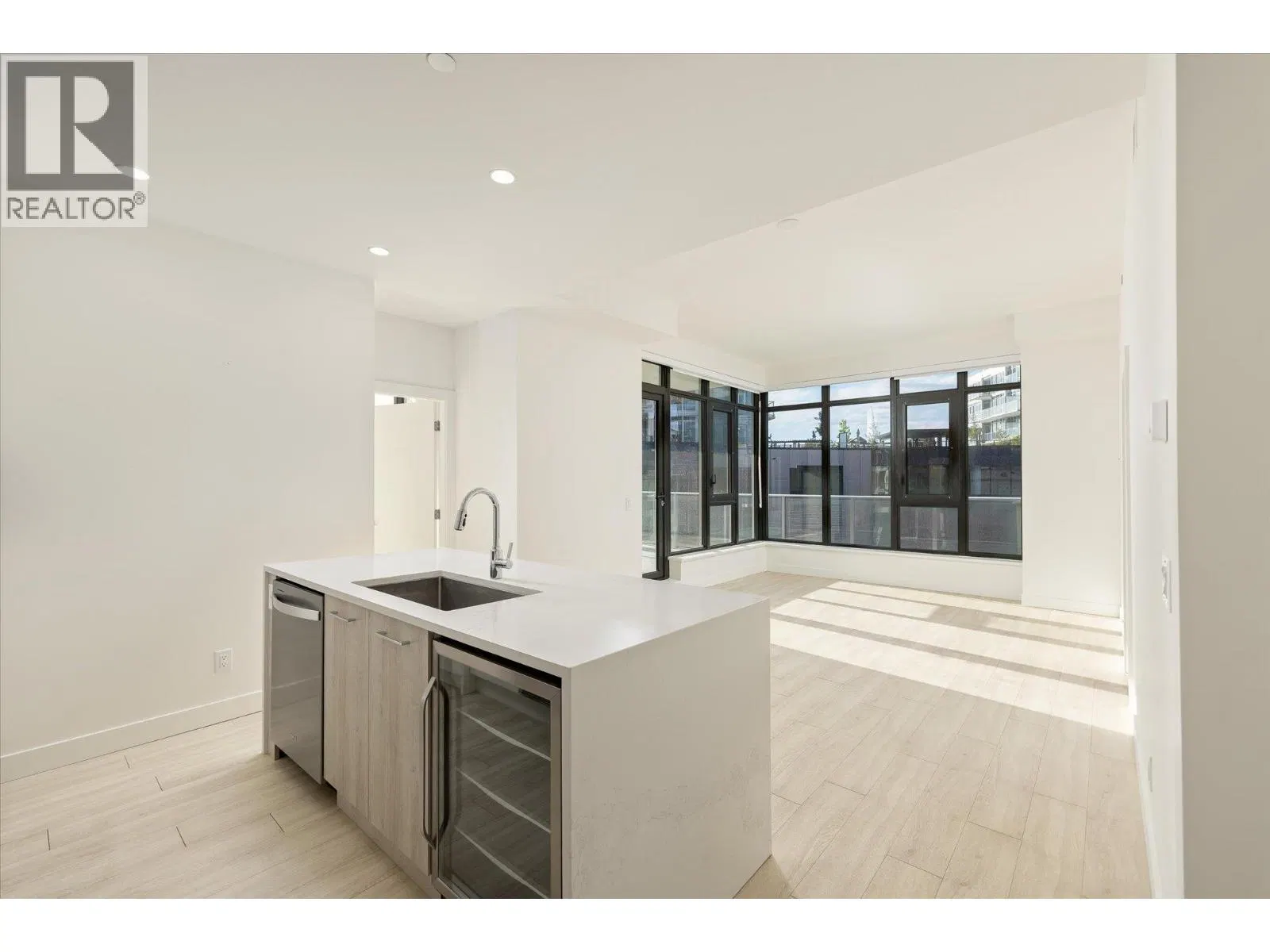 Photo 4 of 53 at #408 – 3699 Capozzi Road