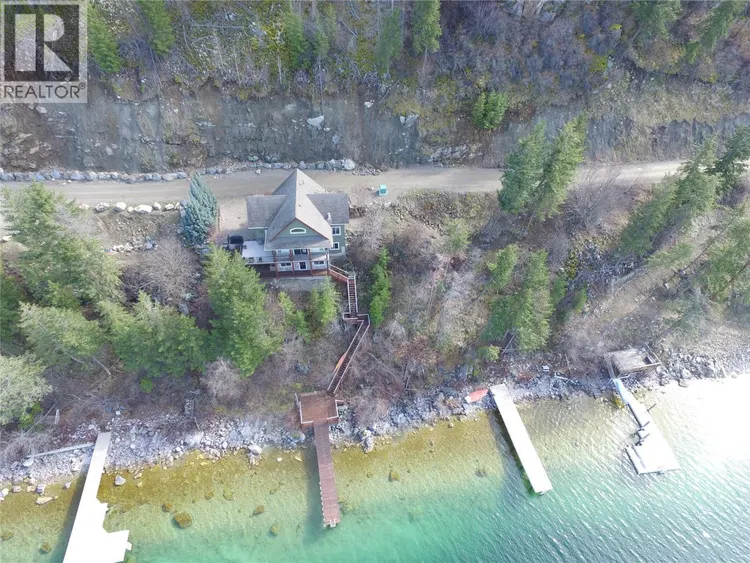 Photo 5 of 18 at 5649 Cosens Bay Road