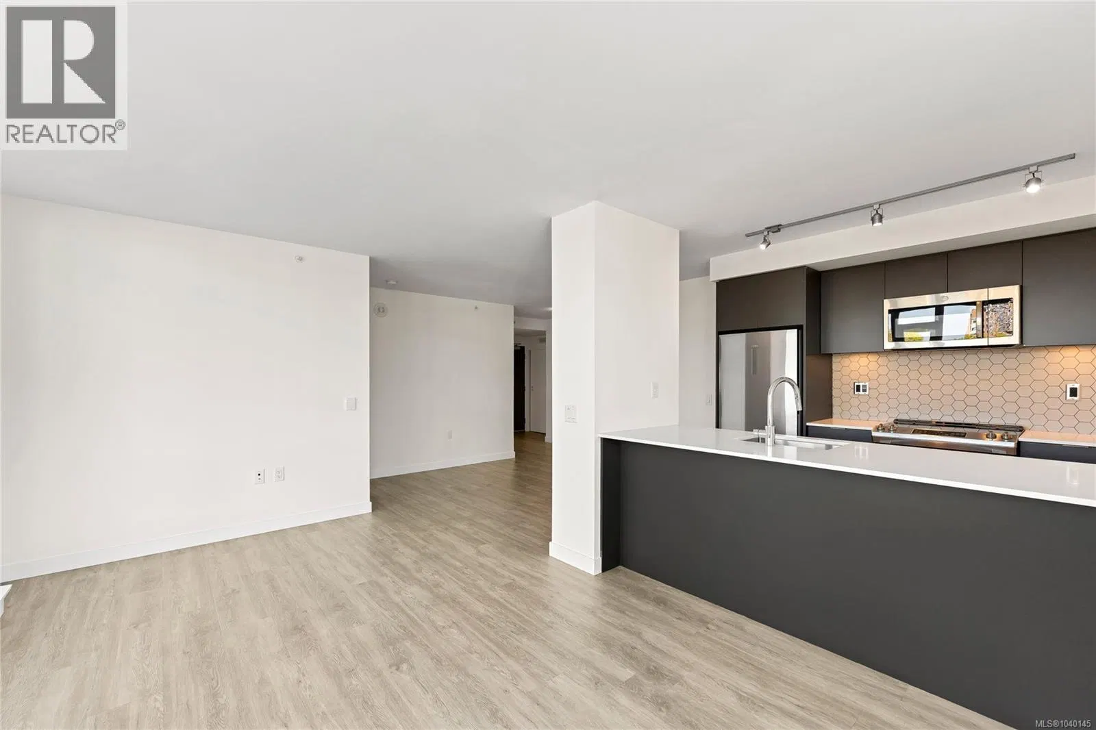 Photo 2 of 34 at #608 – 845 Johnson Street