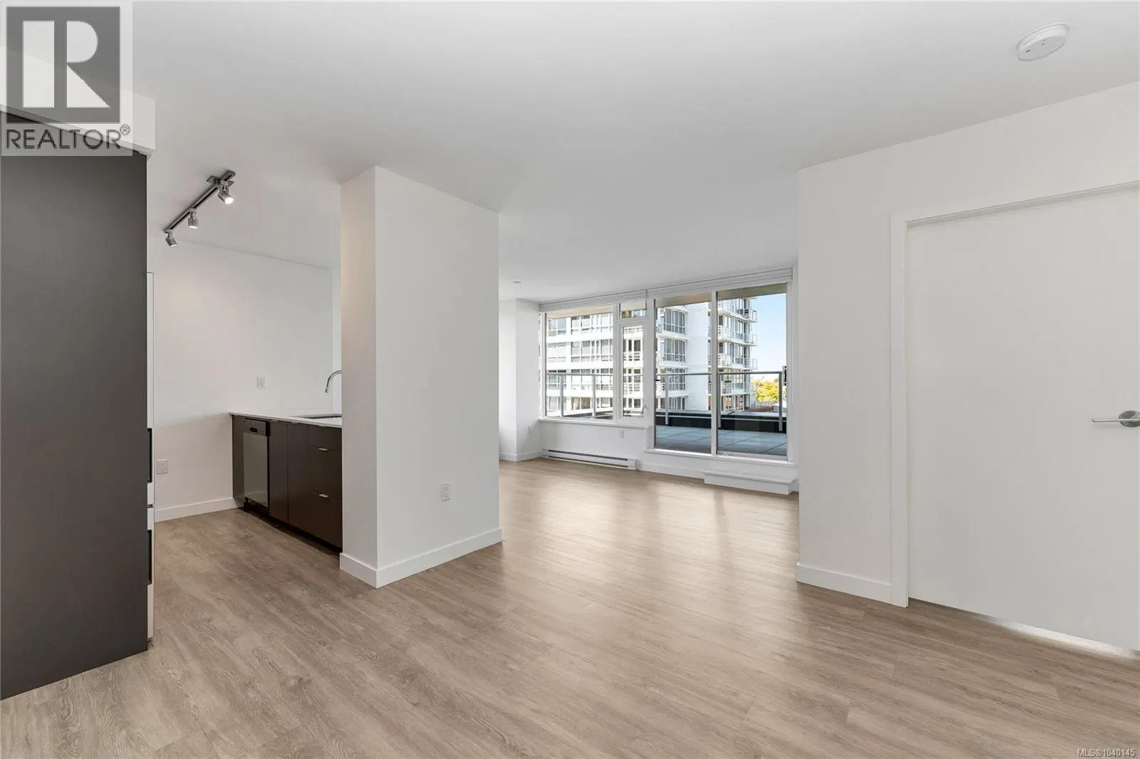 Photo 3 of 34 at #608 – 845 Johnson Street