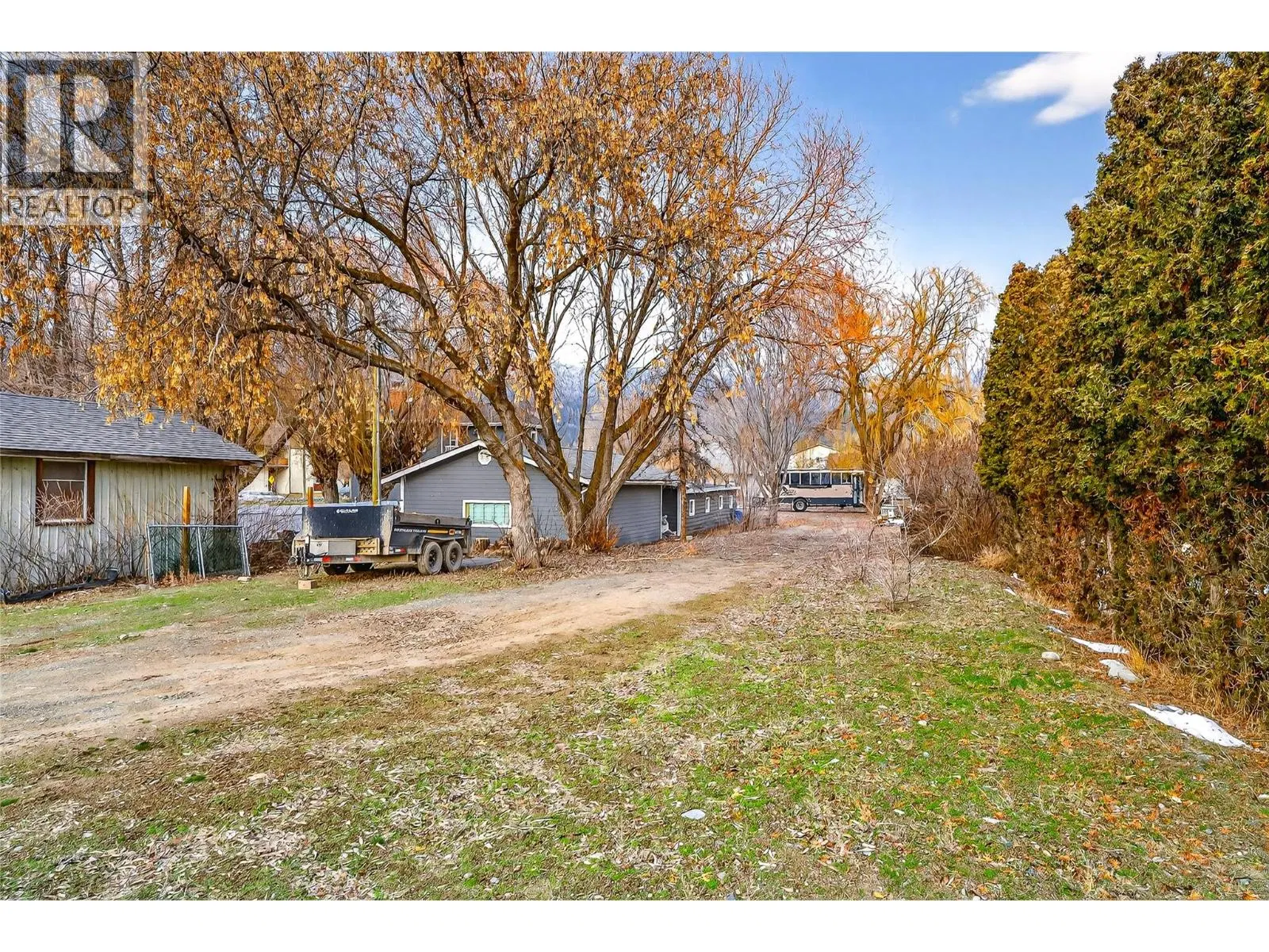 Photo 4 of 19 at 2135 Merritt Avenue