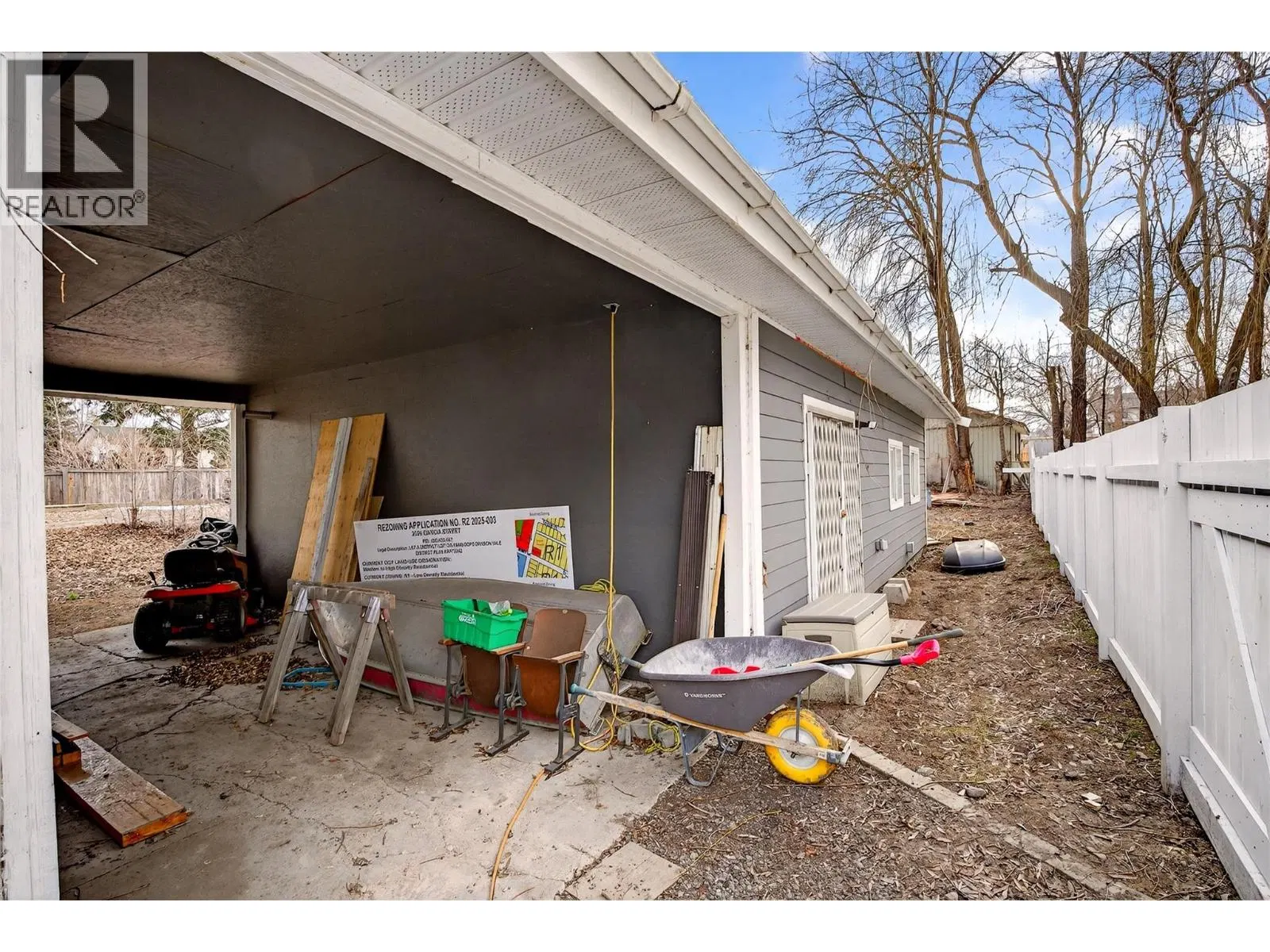 Photo 5 of 19 at 2135 Merritt Avenue