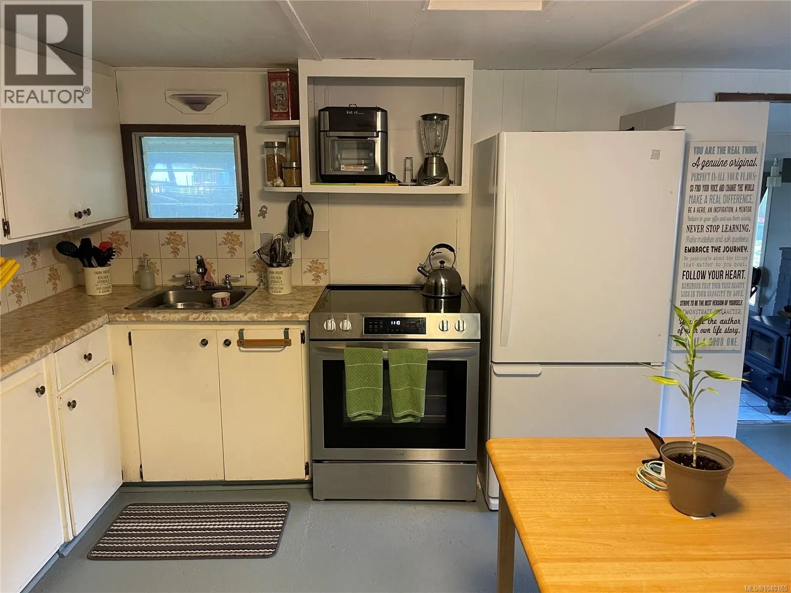 Photo 4 of 39 at 247 Huson Road