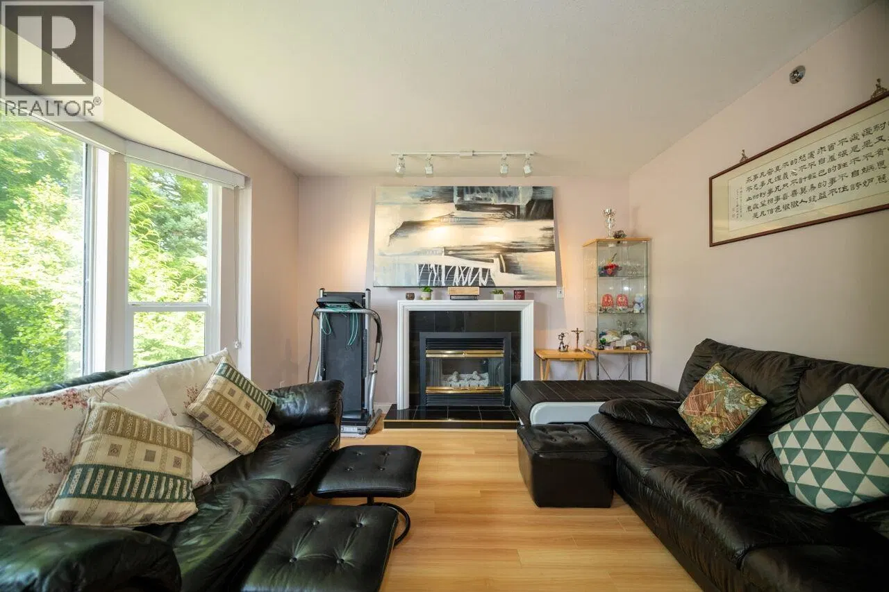 Photo 3 of 18 at 4568 HOY Street