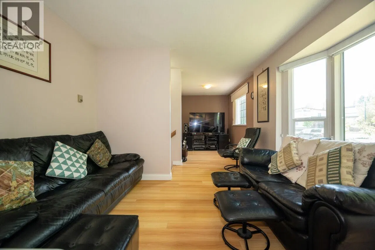 Photo 4 of 18 at 4568 HOY Street