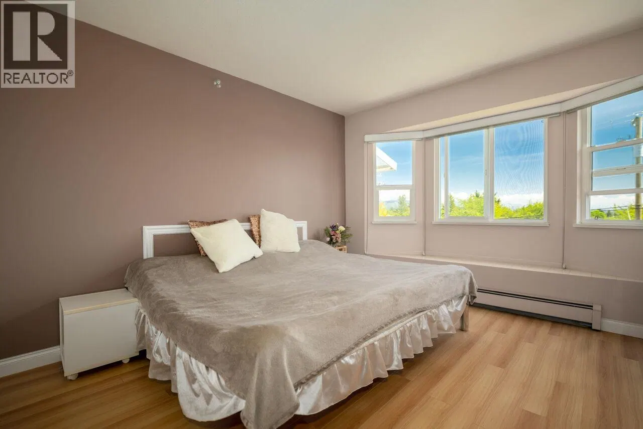 Photo 5 of 18 at 4568 HOY Street