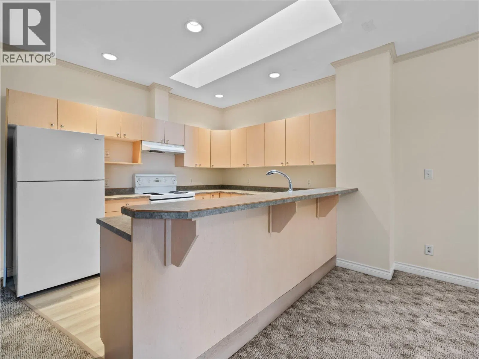 Photo 5 of 38 at #7 – 680 Marine Park Drive