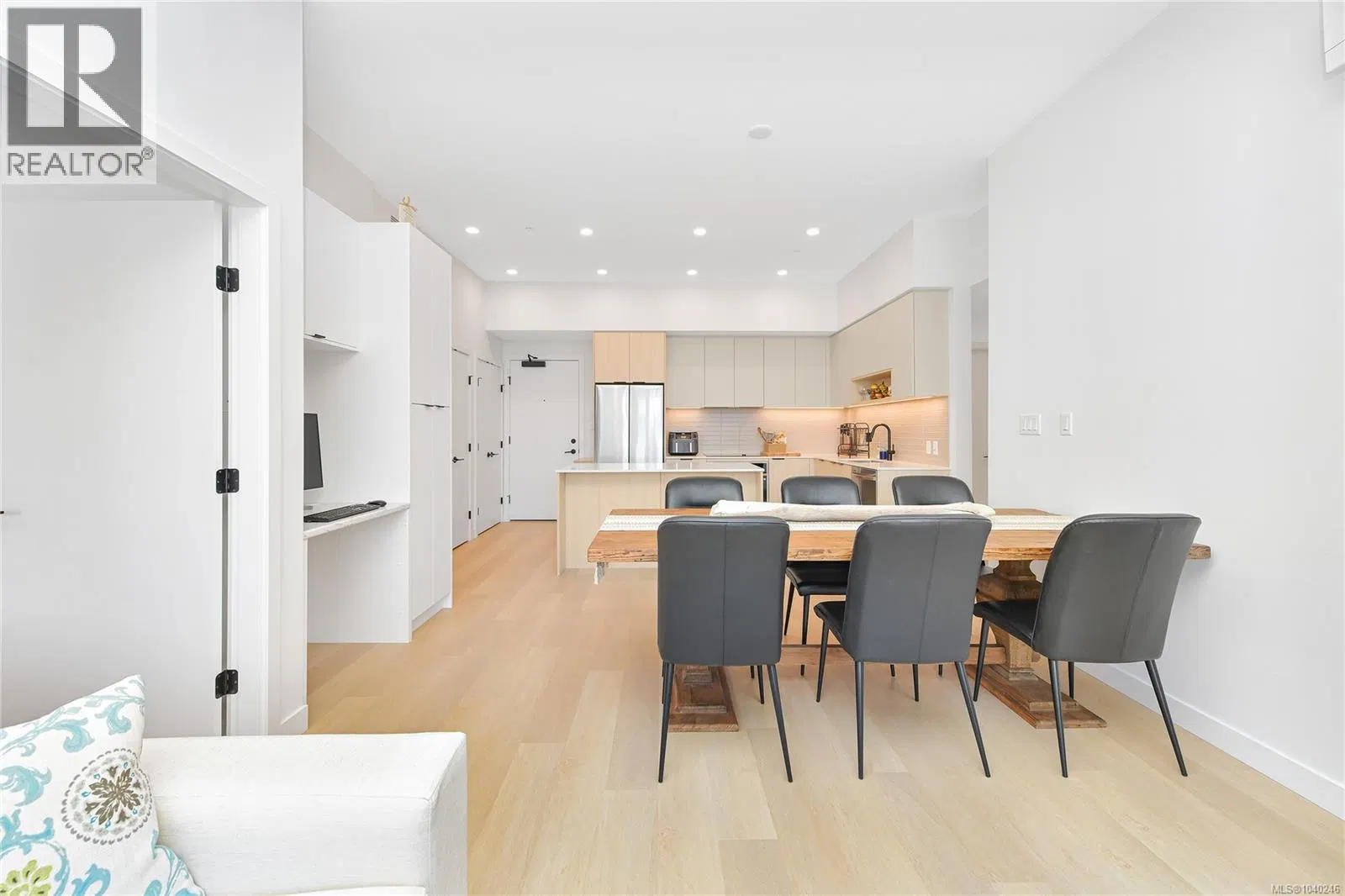 Photo 5 of 65 at #412 – 3564B RYDER HESJEDAL Way