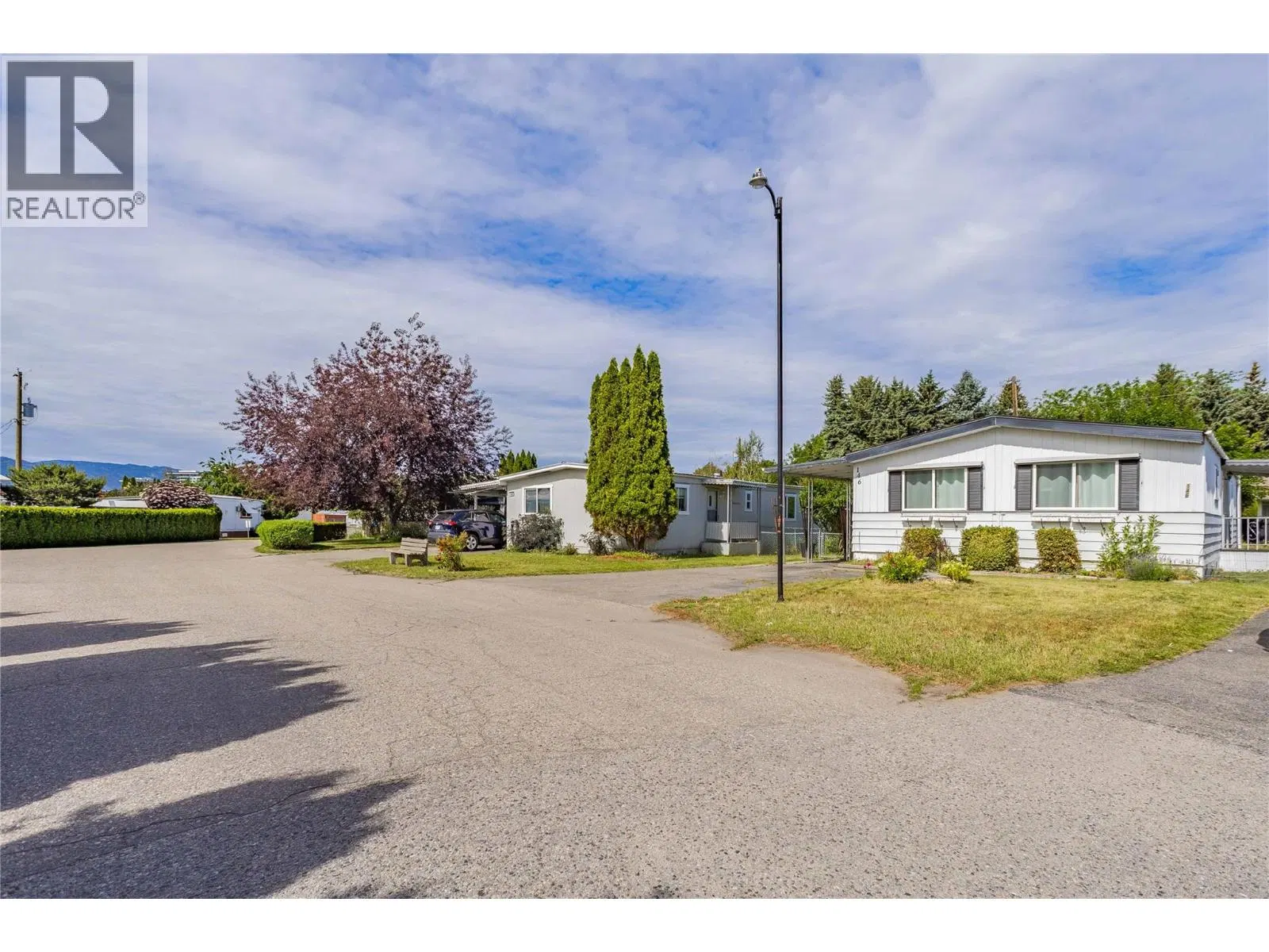 Photo 3 of 22 at #146 – 3745 LAKESHORE Road