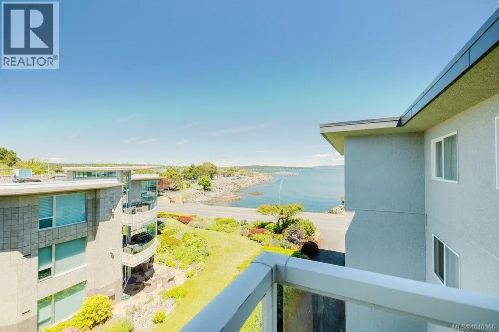 Photo 2 of 32 at #307 – 1270 Beach Drive